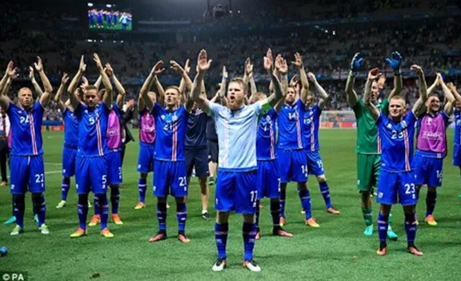 Iceland tạo nên hiệu ứng ở Euro 2016 với màn vỗ tay theo kiểu Viking.