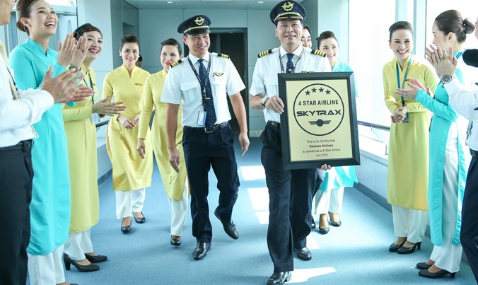 Phi hành đoàn mang chứng chỉ hàng không 4 sao của SkyTrax từ London về Việt Nam.