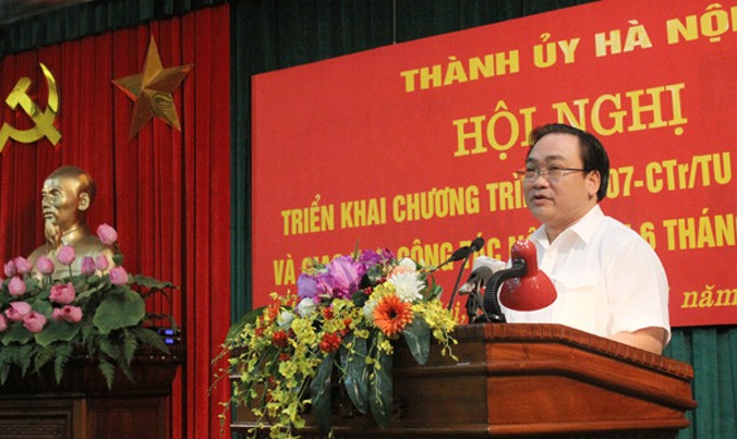 Bí thư Thành ủy Hà Nội Hoàng Trung Hải phát biểu tại hội nghị.