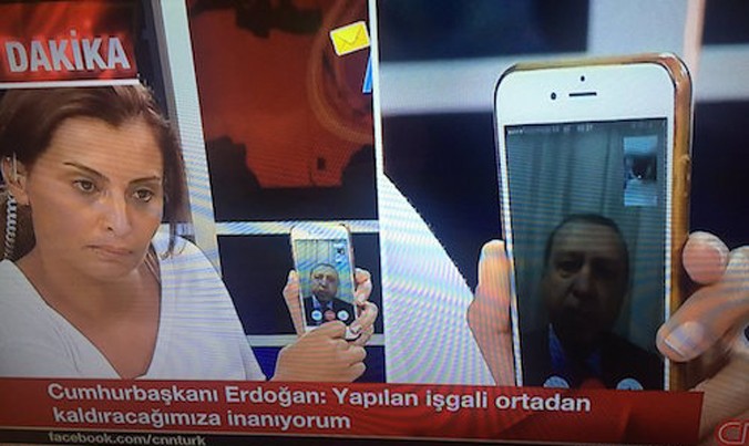 Ông Erdogan phát biểu trên truyền hình qua ứng dụng FaceTime. Ảnh: Ceylan Yeginsu.