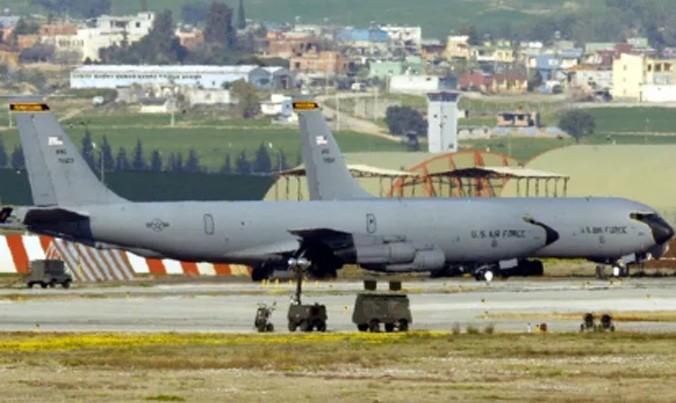 Máy bay tiếp liệu của Mỹ đậu tại căn cứ không quân Incirlik, gần thành phố Adana ở miền nam Thổ Nhĩ Kỳ. Ảnh: Reuters.