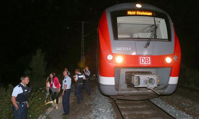 Vụ tấn công xảy ra trên đoàn tàu chạy từ Treuchlingen đến Wuerzburg ở bang Bayern, Đức. Ảnh: DPA.