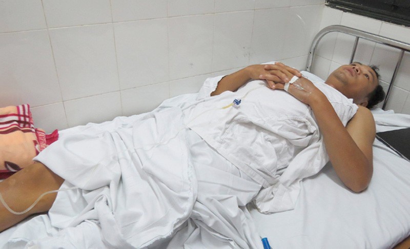 Bệnh nhân bị mổ nhầm chân Trần Văn Thảo đang điều trị tại bệnh viện,