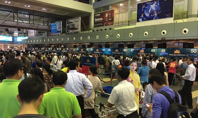 Ngay sau khi tin tặc xâm nhập hệ thống chiều 29/7, các màn hình làm thủ tục tại sân bay Nội Bài đã được tắt để ngăn thông tin xuyên tạc phát tán, nhân vân hàng không chuyển sang làm thủ tục 'bằng tay'.