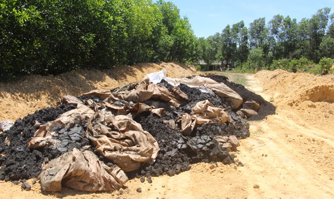 Chất thải nguy hại được chôn lấp tại trang trại Giám đốc Cty Môi trường Kỳ Anh.