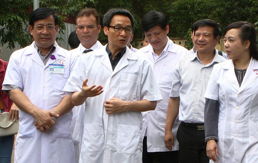 Phó thủ tướng và Bộ trưởng thị sát công tác phòng chống dịch sốt xuất huyết ở Đắk Lắk.