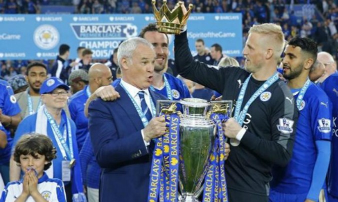 Ranieri trong ngày Leicester đăng quang. Ảnh: Reuters.