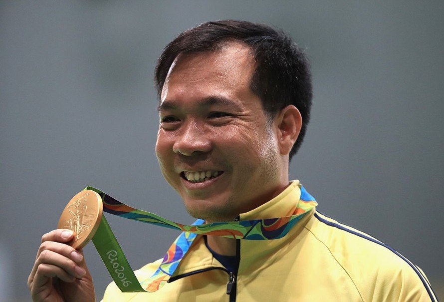 Với tấm HCV Olympic, Hoàng Xuân Vinh nhận được tiền tỷ, nhưng con số này không đáng là bao so với các quốc gia trong khu vực. Ảnh: Getty Images.