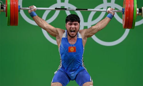 Artykov thi đấu tại Olympic 2016. Ảnh: Reuters.