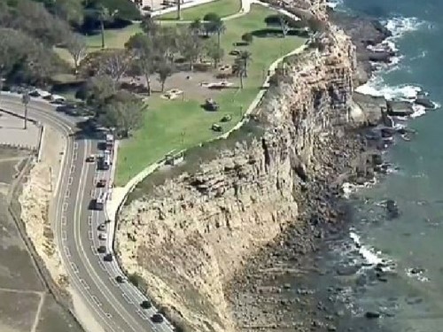 Vách đá hướng ra biển ở công viên Point Fermin là một nơi nguy hiểm. Ảnh: Timesnews.