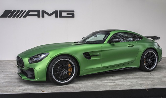 Sau khi ra mắt thế giới hồi tháng 6 tại Anh, Mercedes-AMG đưa siêu phẩm GT R tới Mỹ ở sự kiện Monterey Car Week. Vẫn là màu xanh đặc trưng mang tên Green Hell Magno. 