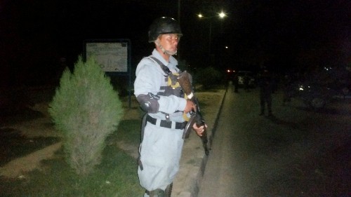 Cảnh sát Afghanistan tại hiện trường vụ tấn công. Ảnh: Reuters.