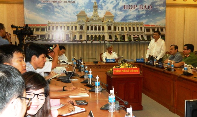 Chánh Văn phòng, người phát ngôn UBND TPHCM Võ Văn Hoan chủ trì cuộc họp báo.