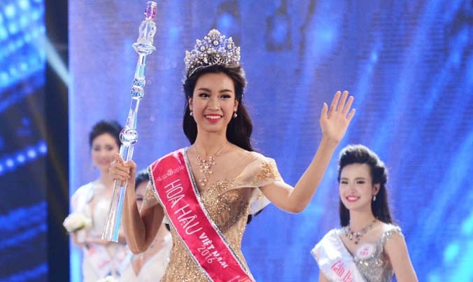 Đỗ Mỹ Linh vừa đăng quang Hoa hậu Việt Nam 2016.