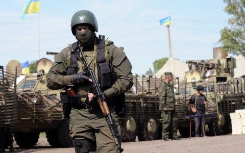 Binh sĩ Ukraine tại miền Đông. Ảnh: Reuters.