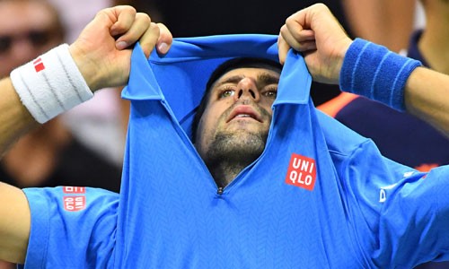 Djokovic tiếc nuối sau khi để thua set thứ ba. Ảnh: Reuters.