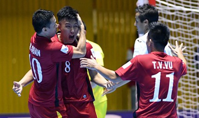 Cú hat-trick của Minh Trí giúp Tuyển futsal Việt Nam giành chiến thắng lịch sử.