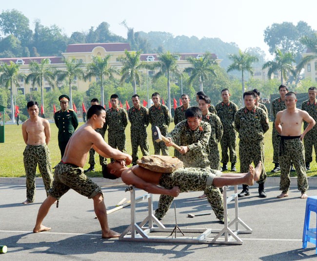 Mục kích đặc công chống khủng bố khổ luyện