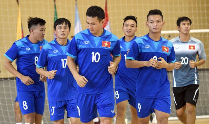 Tuyển Futsal Việt Nam rèn 'binh pháp' đối phó Paraguay 