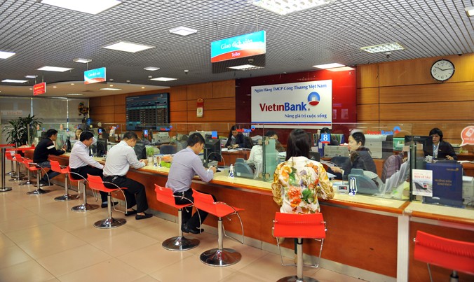 Mưa quà tặng và ưu đãi cho khách hàng VietinBank.