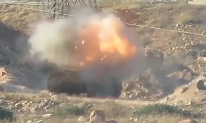Tên lửa quân nổi dậy thổi tung xe tăng quân đội Syria