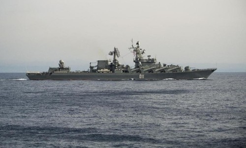 Soái hạm Varyag của hải quân Nga. Ảnh: AP.