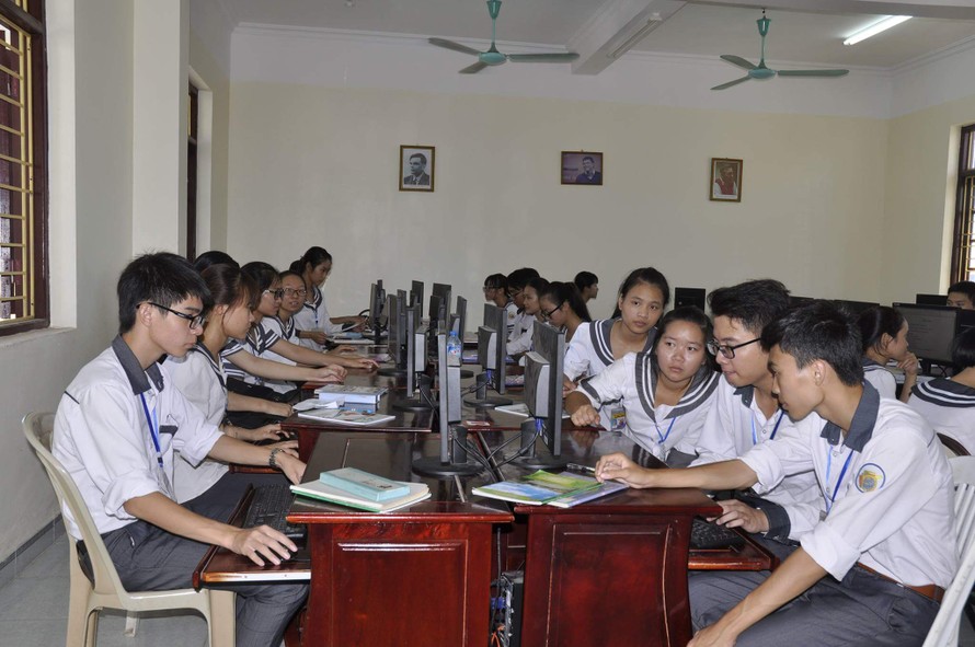Học sinh trường THPT chuyên Lê Hồng Phong, Nam Định.