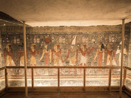 Ai Cập nghiêm cấm việc chụp ảnh bên trong các hầm mộ cổ xưa. Tuy nhiên, mới đây một nhiếp ảnh gia đã ghi lại được những bức ảnh hiếm hoi bên trong Thung lũng các vị vua ở Ai Cập, trang News đưa tin ngày 27/9. Ảnh: News.