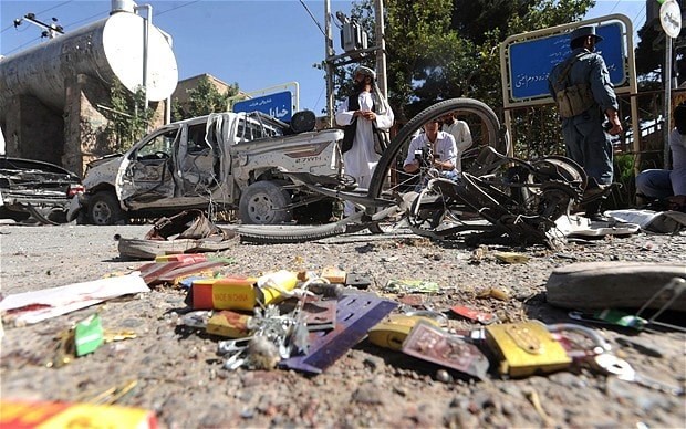 Hiện trường một vụ đánh bom tại khu chợ ở Afghanistan. Nguồn: Telegraph.