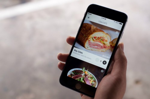 Uber Nhật Bản vừa mở thêm dịch vụ chuyển đồ ăn để chống chọi khó khăn.