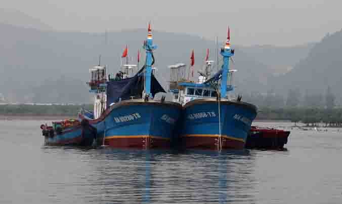 Cặp tàu cá vỏ thép nghị định 67 của ngư dân Cửa Lò đã đi vào hoạt động ổn định trên vùng biển Nghệ An. Ảnh Việt Hương.