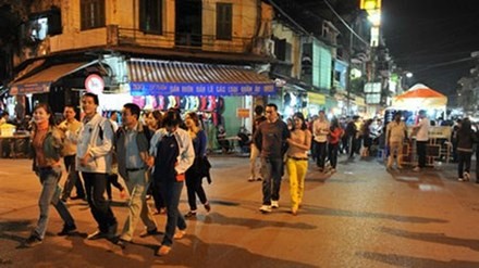 Phố đi bộ trong khu phố cổ Hà Nội.