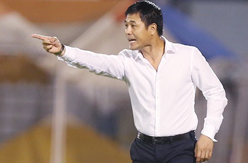 HLV Hữu Thắng hài lòng với kết quả hoà 2-2 trước Indonesia. Ảnh: Đức Đồng.