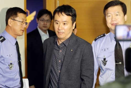 Ông Ju Gi-chung, phó tổng lãnh sự Trung Quốc hôm nay có mặt tại trụ sở tuần duyên Hàn Quốc ở thành phố Incheon. Ảnh: Yonhap.