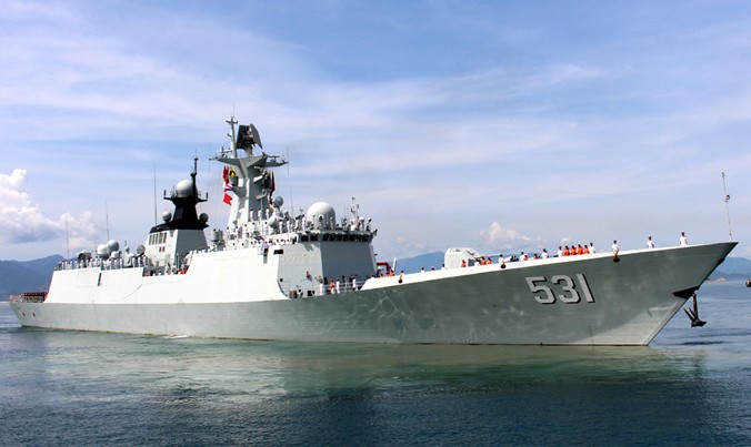 Tàu hộ vệ chỉ huy 531 Xiang Tan dài 140m, rộng 16m, trọng tải 4.000 tấn cập Cảng Quốc tế Cam Ranh lúc 9h45 ngày 22/10.