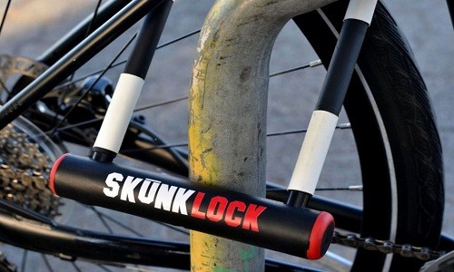 Khóa xe SkunkLock có thể phun khí độc gây khó thở và nôn mửa nếu bị cắt. Ảnh: SkunkLock. 
