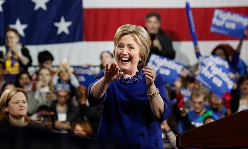 Ứng viên tổng thống Mỹ đảng Dân chủ Hillary Clinton tại một buổi vận động tranh cử. Ảnh: LATimes.