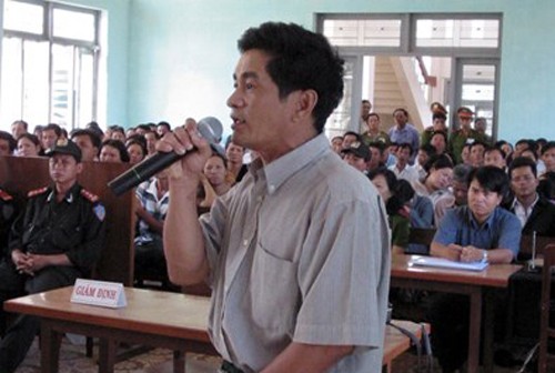 Ông Cao Văn Hùng tại phiên tòa phúc thẩm (lần 2) “vụ án vườn điều”, ngày 10/3/2005.