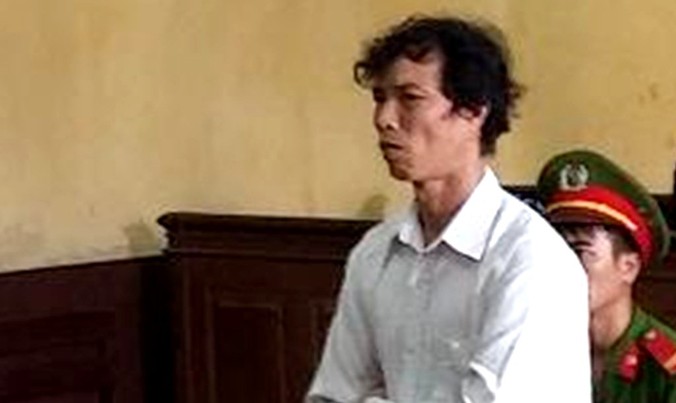 ‘Quỷ râu xanh’ Lê Văn Bắc tại phiên tòa. Ảnh: Tân Châu.