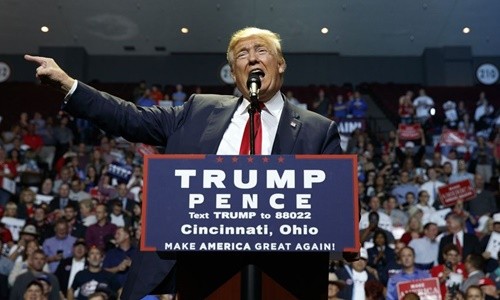 Ông Donald Trump tại buổi vận động tranh cử ở Ohio hôm 13/10. Ảnh: AP.