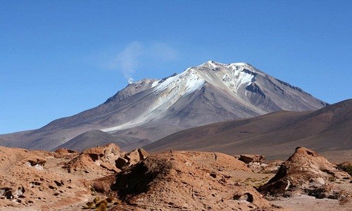 Bể chứa nước 1.000 độ C nằm sâu 15 km dưới núi lửa Uturuncu, Bolivia. Ảnh: Michael Sayles.