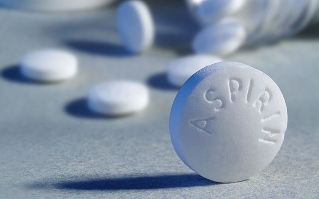 Người bệnh sốt xuất huyết không tự ý dùng Aspirin và thuốc kháng sinh.