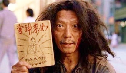 Hình ảnh quen thuộc của lão ăn mày trong Tuyệt đỉnh Kung Fu của Viên Tường Nhân. Ảnh: Baidu.
