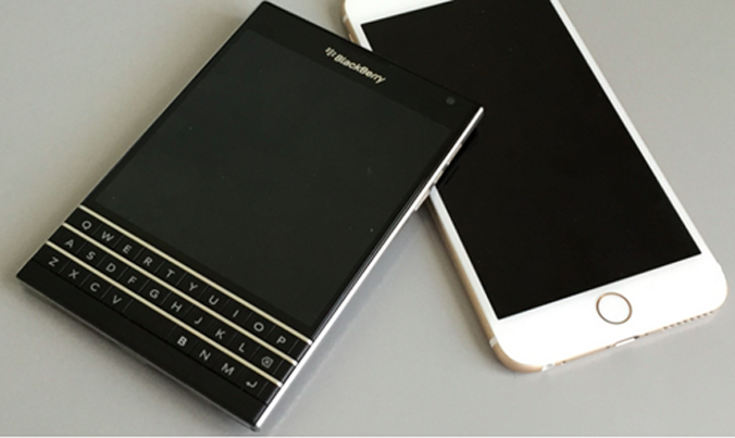 iPhone 6 hay BlackBerry Passport là những smartphone hết thời được săn đón tại Việt Nam trong thời gian qua. Ảnh: Toptechtrinkets.