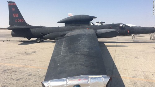Một chiếc U-2 trước khi cất cánh thực hiện nhiệm trinh sát mục tiêu phiến quân IS. Ảnh: CNN.
