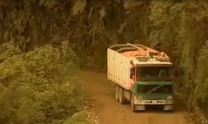 Nữ tài xế xe tải trên đường Tử thần ở Bolivia