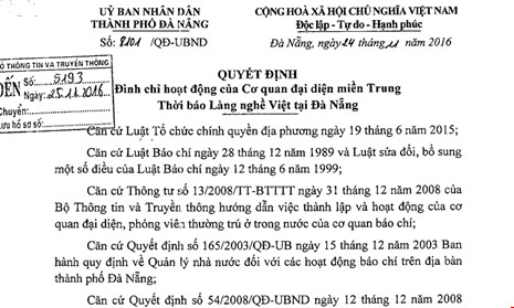 Quyết định tạm đình chỉ cơ quan đại diện Thời báo Làng Nghề Việt tại Đà Nẵng của UBND TP Đà Nẵng. Ảnh: Lê Phi.