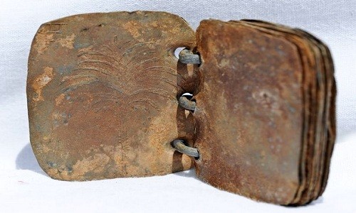 Cuốn sách 2.000 năm tuổi được chứng minh là cổ thư lâu đời nhất về Chúa Jesus. Ảnh: David Elkington.