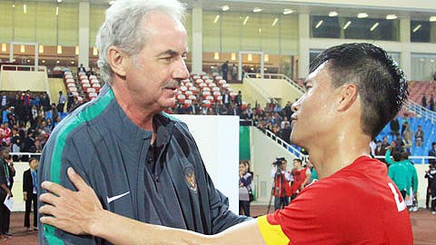 HLV Riedl từng ba lần dẫn dắt tuyển Việt Nam, Công Vinh là học trò cũ của ông.