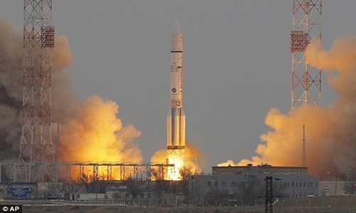 Tên lửa không gian siêu lớn của Nga sẽ mở đường cho việc xây dựng một trạm nghiên cứu trên Mặt Trăng. Ảnh: AP.
